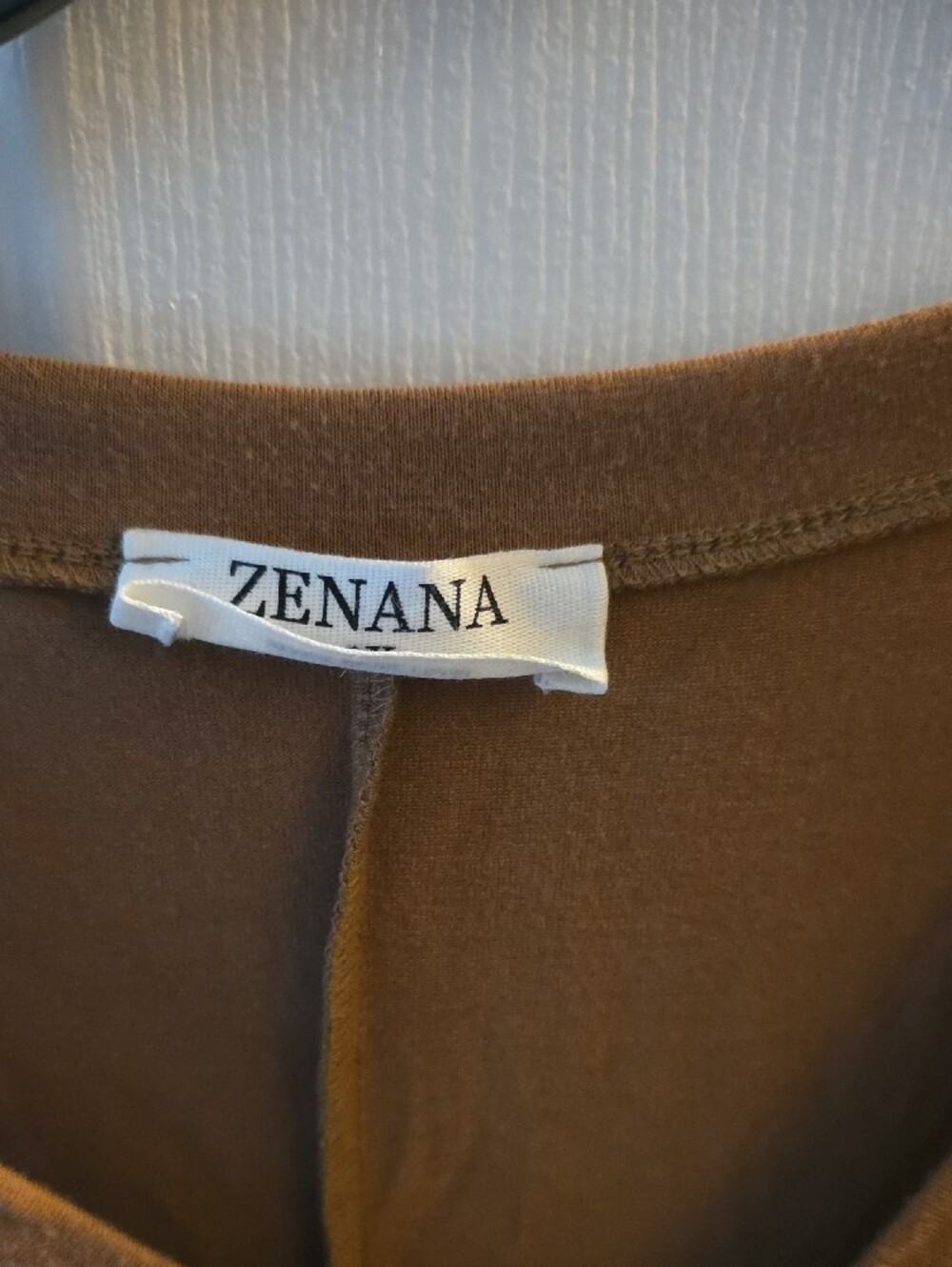 Zenana Outfitters Brown V-Neck Tee with Leopard Pocket - Picture 2 of 4
